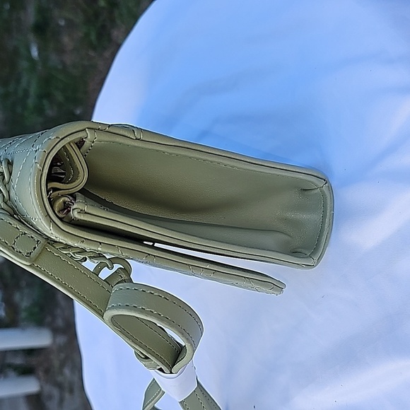 BETSEY JOHNSON QUILTED OLIVE BETSEY JOHNSON CROSSBODY / WALLET W/SWAG CHAIN - Picture 5 of 8